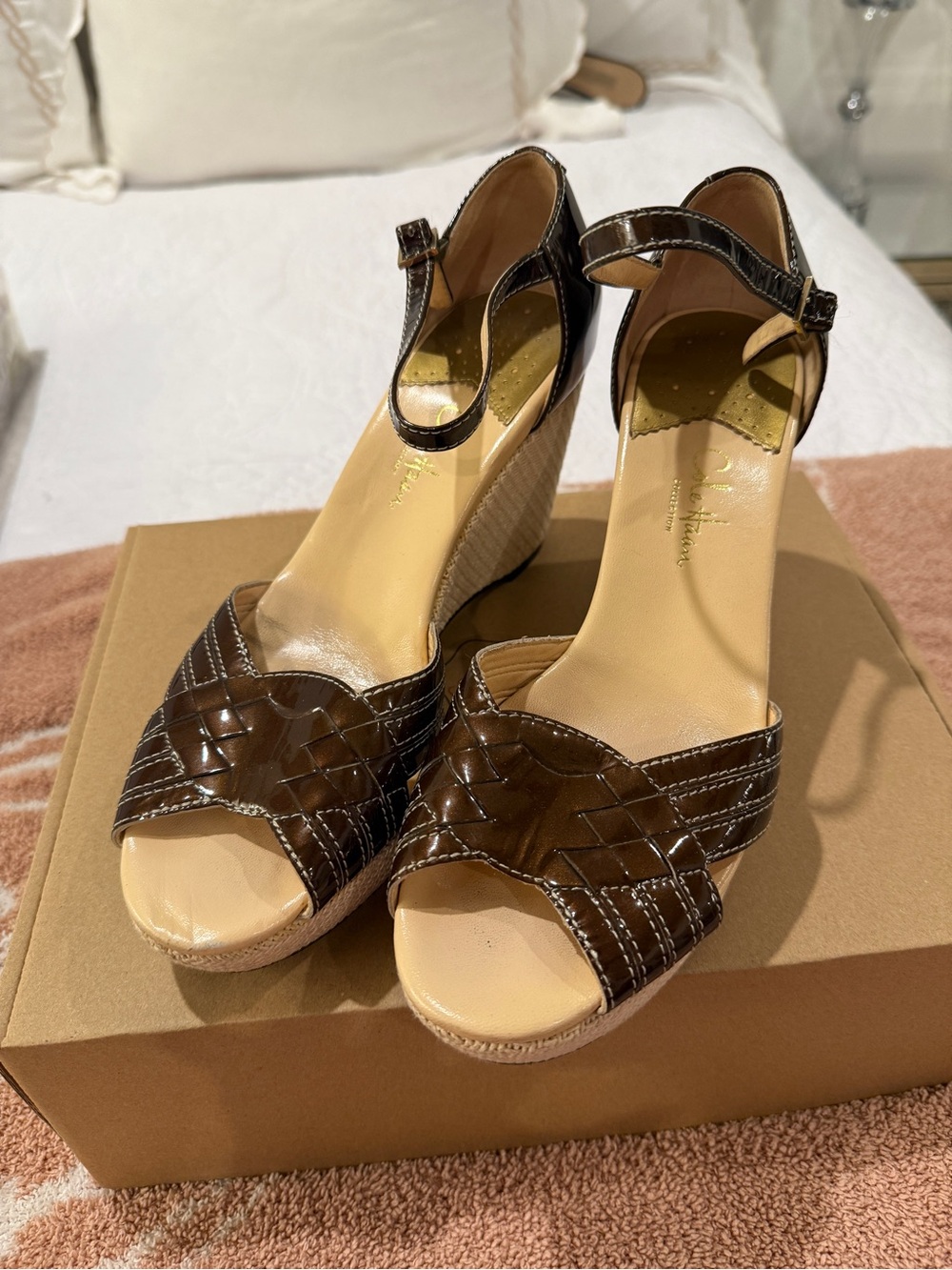 Woven Patent Leather Wedge Sandals - Brown
